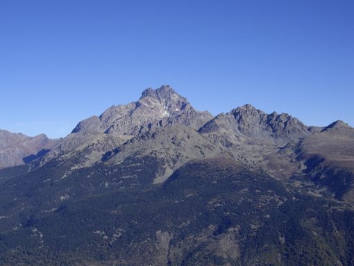 Il Pelvo D'Elva da lontano Il Pelvo D'Elva da lontano