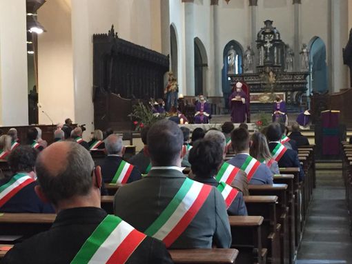 I sindaci in Cattedrale hanno commemorato i valdostani morti con il coronavirus I sindaci in Cattedrale hanno commemorato i valdostani morti con il coronavirus