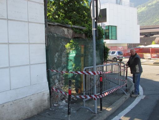 Il muro è stato messo in sicurezza e dovrà essere ricostruito