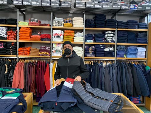 Da Neapolis ad Aosta la tendenza veste tutti con qualità e prezzi accessibili Da Neapolis ad Aosta la tendenza veste tutti con qualità e prezzi accessibili