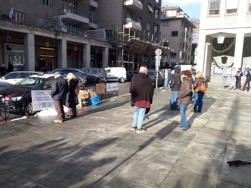 Quatto no vax in piazza Deffeyes