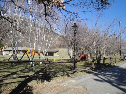 Il parcheggio sarà realizzato vicino al parco giochi di Croux (fonte immagine Comune Saint-Christophe)