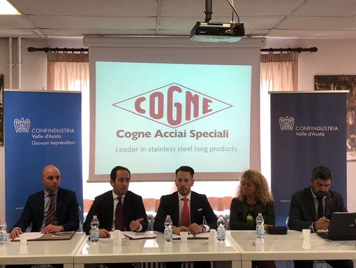 da sinistra verso destra: Monica Pirovano (Amm.re Delegato Cogne Acciai Speciali S.p.A. – Presidente Categoria Metalmeccanici Confindustria Valle d’Aosta), Davide Dell’Innocenti (Presidente Giovani Imprenditori Confindustria Valle d’Aosta), Alessio Rossi (Presidente Nazionale Giovani Imprenditori Confindustria), Giancarlo Giachino (Vice Presidente Confindustria Valle d’Aosta)