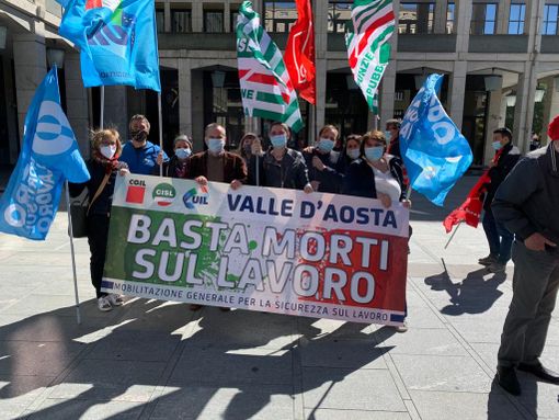 Sindacati confederali valdostani in piazza contro le morti sul lavoro - VIDEOINTERVENTO Sindacati confederali valdostani in piazza contro le morti sul lavoro - VIDEOINTERVENTO
