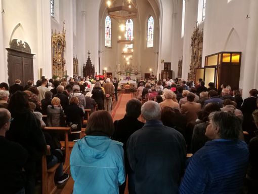 Una folla di amici ha accompagnato l'ultimo viaggio terreno di Andrea Susanna