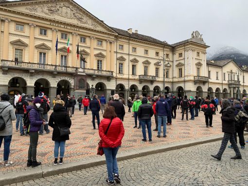 Albergatori ed esercenti tornano in piazza, 'proteggersi dal Covid non vuol dire morire' Albergatori ed esercenti tornano in piazza, 'proteggersi dal Covid non vuol dire morire'