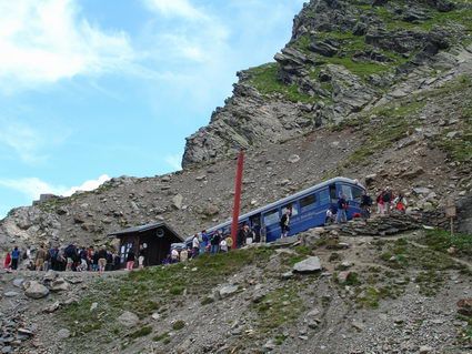 Il Nid d'Aigle al limitare del ghiacciaio di Bionassay Il Nid d'Aigle al limitare del ghiacciaio di Bionassay