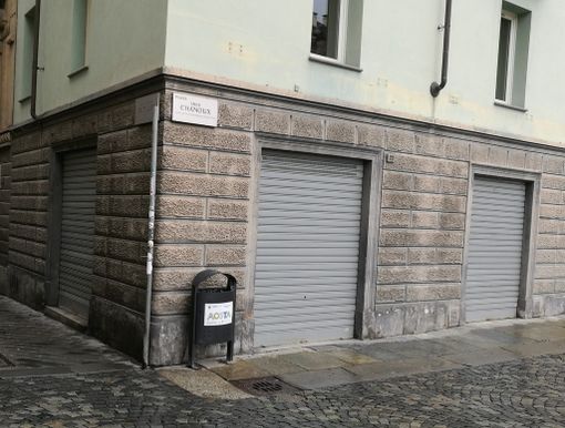 Serrande temporaneamente abbassate alla Pasticceria Boch di Aosta Serrande temporaneamente abbassate alla Pasticceria Boch di Aosta