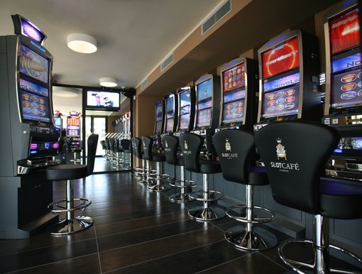 Aosta: V. Caminiti, 'Un locale su quattro ha già eliminato le slots' - VIDEOINTERVISTA Aosta: V. Caminiti, 'Un locale su quattro ha già eliminato le slots' - VIDEOINTERVISTA