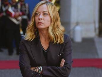 Meloni sul palco di Fenix: "Non siete Gioventù meloniana, ragionate con la vostra testa"