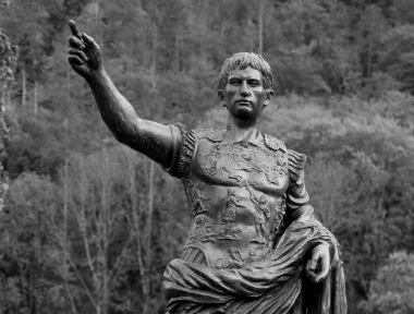 Inauguration de la statue d'Auguste et de l'exposition «Identité» Inauguration de la statue d'Auguste et de l'exposition «Identité»