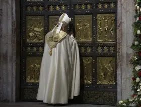 Papa Leone XIV chiude la Porta Santa della Basilica di San Pietro