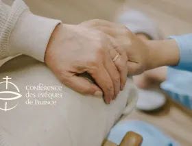 Francia, sì alla legge al suicidio assistito. I vescovi: “Impegnarsi per le cure palliative”