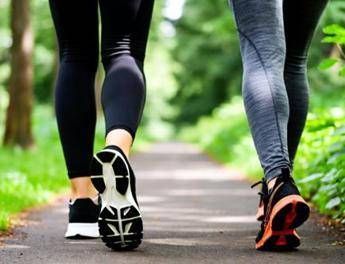 Camminare allunga la vita, con l'attività si guadagnano anni: lo studio