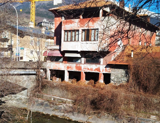 AOSTA: Le pedonalizzazioni di Centoz promuovono le brutture