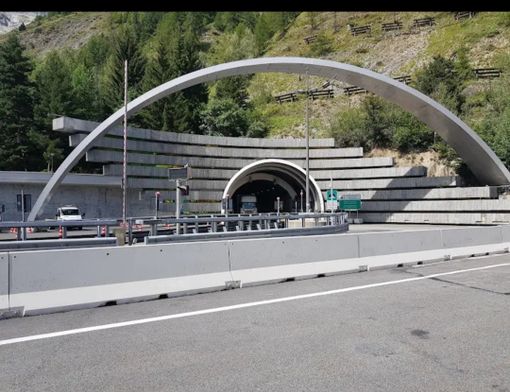 Interruption de la circulation au Tunnel du Mont Blanc en raison de la panne du système de freinage de la remorque d’un véhicule léger Interruption de la circulation au Tunnel du Mont Blanc en raison de la panne du système de freinage de la remorque d’un véhicule léger