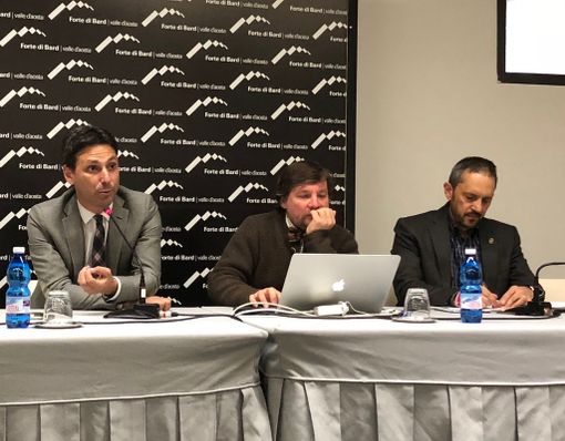 Luca Mercalli alcuni anni fa ad Aosta insieme all'allora presidente della Giunta, Laurent Vierin e all'assessore regionale alle Attività produttive, Jean-Pierre Guichardaz