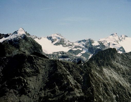 Comprensorio di La Thuile, sullo sfondo il Mont Colmet Comprensorio di La Thuile, sullo sfondo il Mont Colmet