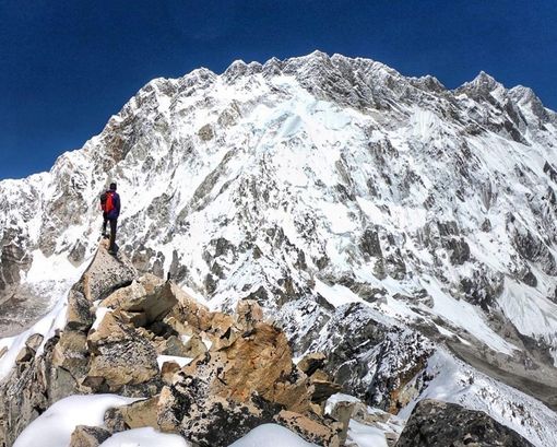 Hervé Barmasse ai piedi della montagna che si è rifiutata a Messner