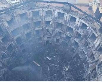 Incendio Sannazaro, Giuli in visita al teatro