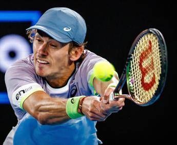 De Minaur vince il torneo di Washington, Fokina beffato per 16 millimetri De Minaur vince il torneo di Washington, Fokina beffato per 16 millimetri