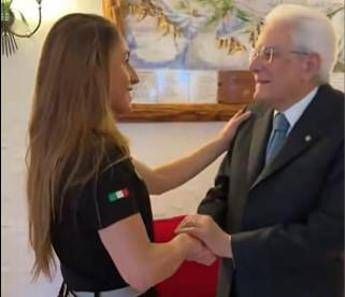 Mattarella a Cortina, l'incontro con Sofia Goggia e la telefonata con Arianna Fontana Mattarella a Cortina, l'incontro con Sofia Goggia e la telefonata con Arianna Fontana