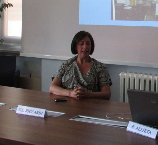 Alla presentazione hanno partecipato il Direttore generale Usl, Carla Stefania Riccardi e il Direttore del dipartimento delle Chirurgie, Rosaldo Allieta. Nella foto in basso da sinistra Sara Dematteis, Marika Quazza e Cinzia Villanova