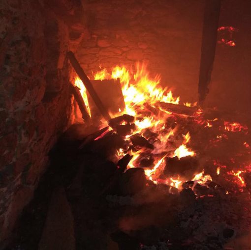 L'incendio è stato domato dopo ore di intenso lavoro