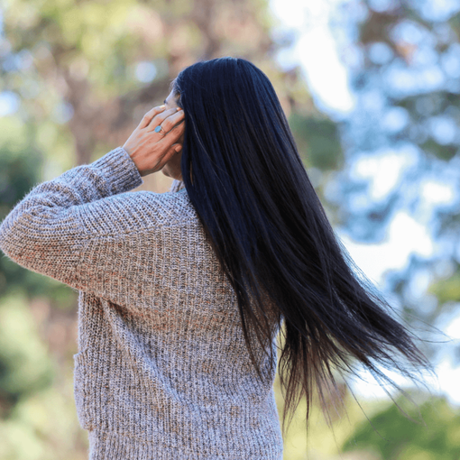 Come dire addio ai capelli secchi e crespi: i migliori consigli