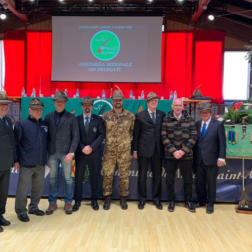 Da sx Mauro Gambaro, Marino Colò, Luca Distort, Albert Joseph Betemps, Maggiore Karim Bensellam, Carlo Bionaz, Renzo Testolin e Marco Poletto