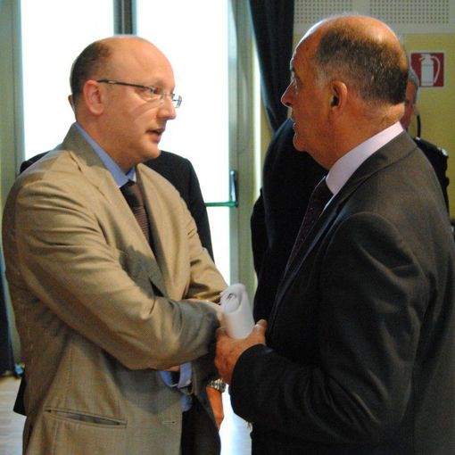 Vincenzo Boccia è un amico della Valle d'Aosta. Nella foto conversa con il presidente della Regione, Augusto Rollandin (a dx) in occasione di un'assembela di Confindustria VdA