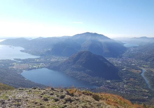 I laghi Maggiore ed Orta dalla vetta del Faiè (ph. Mauro Carlesso)