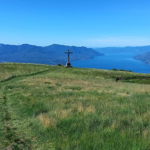 Croce ed orizzonte dal Monte Cadrigna- Alta Val Veddasca- (ph. Mauro Carlesso)