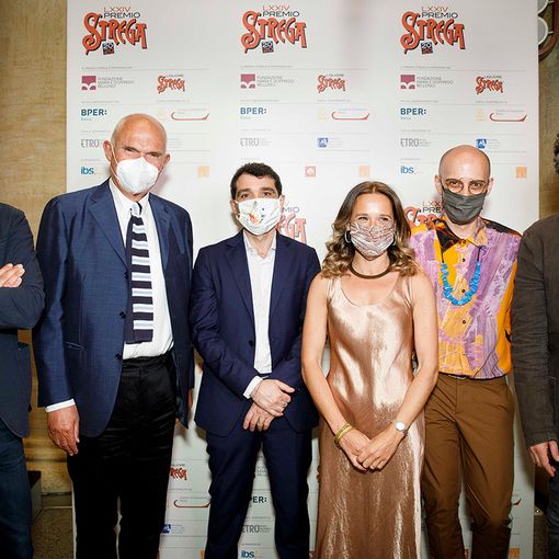 I sei finalisti del Premio Strega: da sinistra Gianrico Carofiglio, Gian Arturo Ferrari, Daniele Mencarelli, Valeria Parrella, Jonathan Bazzi e Sandro Veronesi