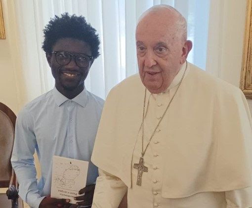 Ibrahima: il Papa ha accarezzato le mie cicatrici e pregato per chi cerca salvezza