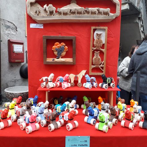 I colorati  Tata dello scultore Piervito Lupo