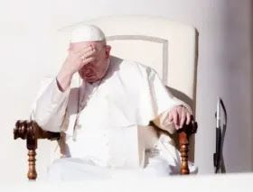 Papa Francesco, serve più impegno per tutelare i lavoratori