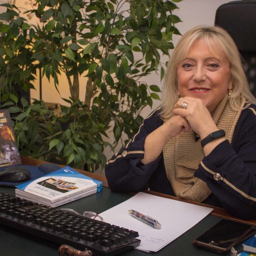 Vincenza Palmieri - Ambasciatrice dei Diritti Umani nel Mondo, la Prof.ssa Vincenza Palmieri, Contessa di Limira, è il Fondatore della Pedagogia Familiare in Italia, l’unica professione che ha come Carta e Manifesto programmatico la Dichiarazione Universale dei Diritti Umani e la Convenzione Internazionale dei Diritti dell’Infanzia