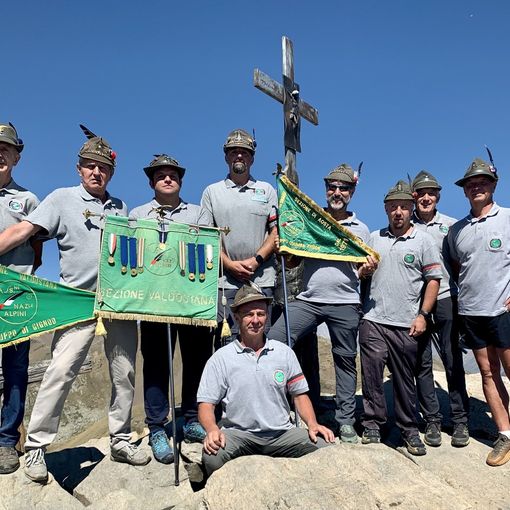 Ascensione Pointe Chaligne per l'anniversario del Corpo degli Alpini