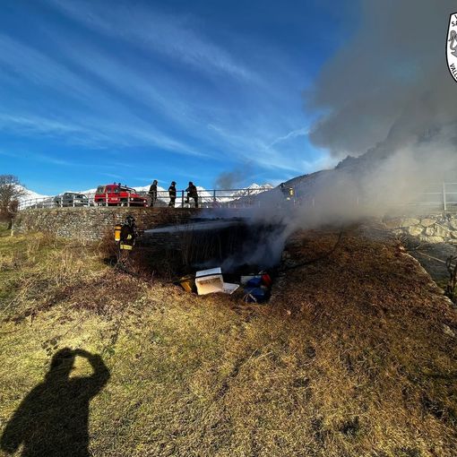 La Salle: In fiamme una baracca