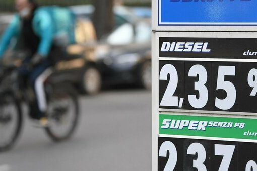 Prezzi carburanti alle stelle
