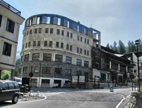 Il Vecchio Gran Baita di Cervinia vale più che il Grand Hotel Billia di Saint Vincent