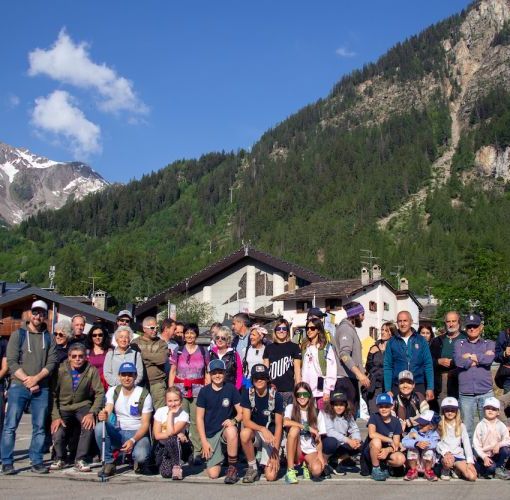 Il gruppo di volontari di PuliAmo Courmayeur - Clean Up 2023 - servizio fotografico di Alice Abbruzzino