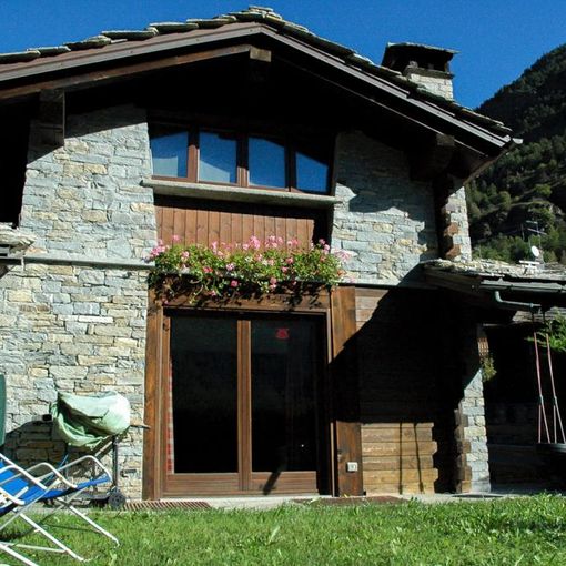 CASA SUBITO IN VALLE D'AOSTA: Villa indipendente a La Salle