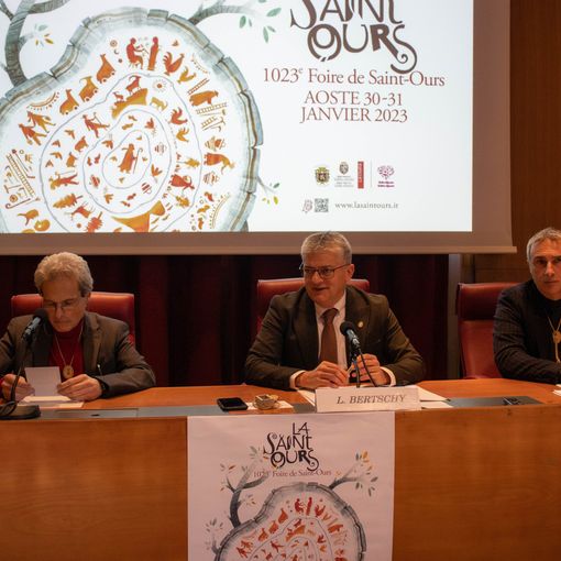 Da sn: il sindaco di Aosta Gianni Nuti, il vicepresidente della Giunta Luigi Bertschy, e Marco Ricciardi