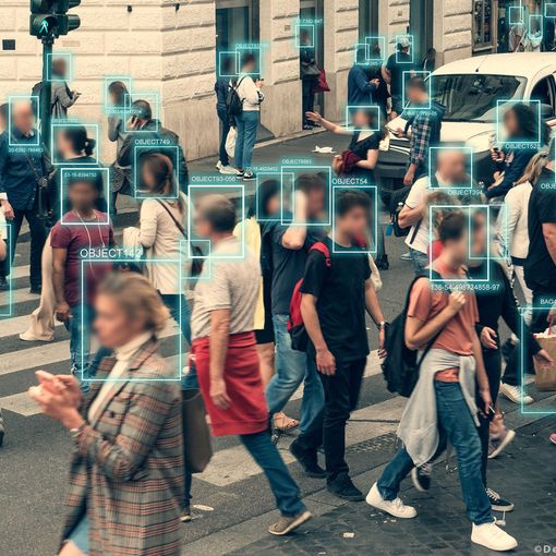 Uso dell'intelligenza artificiale da parte della polizia: no alla sorveglianza di massa