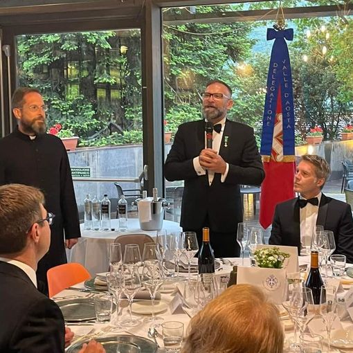 Momenti della raccolta di fondi al Grand Hotel Billia: da sn don Nicola Corigliano, Giovanni Girardini ed il pricipe Emanuele Filiberto di Savoia