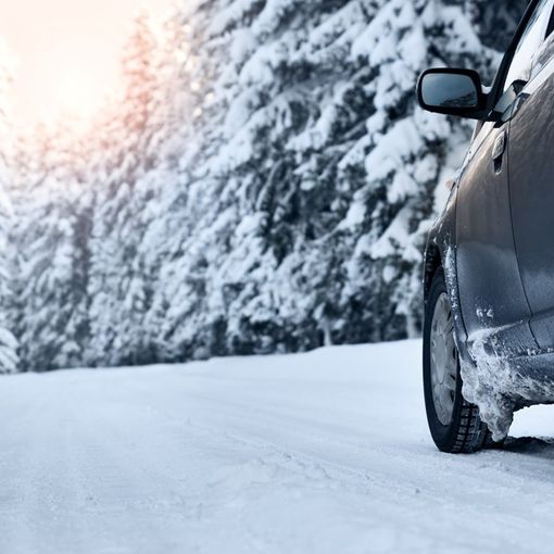 Auto, le gomme inquinano più del motore: ecco come alleggerire l'impatto