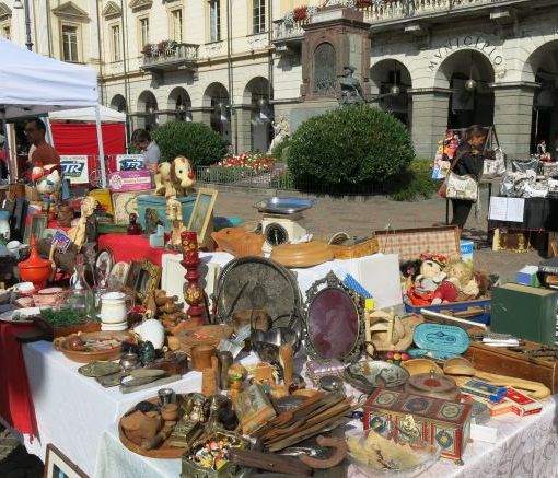 Ad Aosta Le Grenier en place il mercato di San Grato