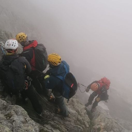 Un momento delle fasi dell'intervento di soccorso